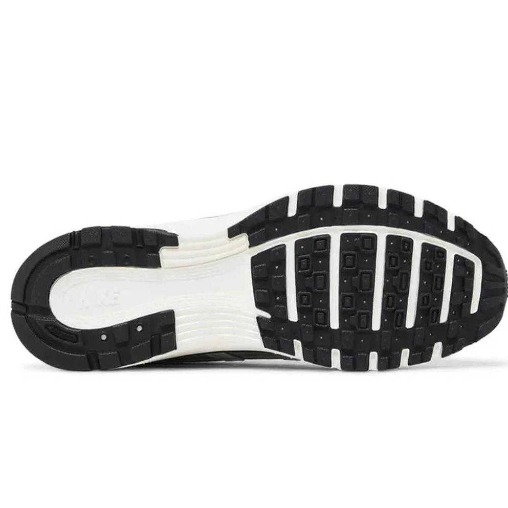 Metallic Nike P-6000 Silver 0728